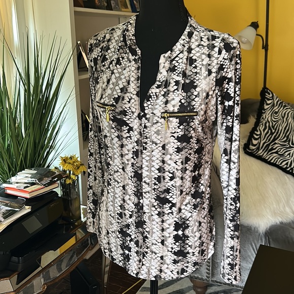 International Concepts snake print pullover shirt w/ gold accent faux pockets - Picture 9 of 13